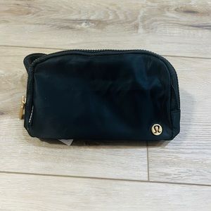 Lulu everywhere belt bag 1L